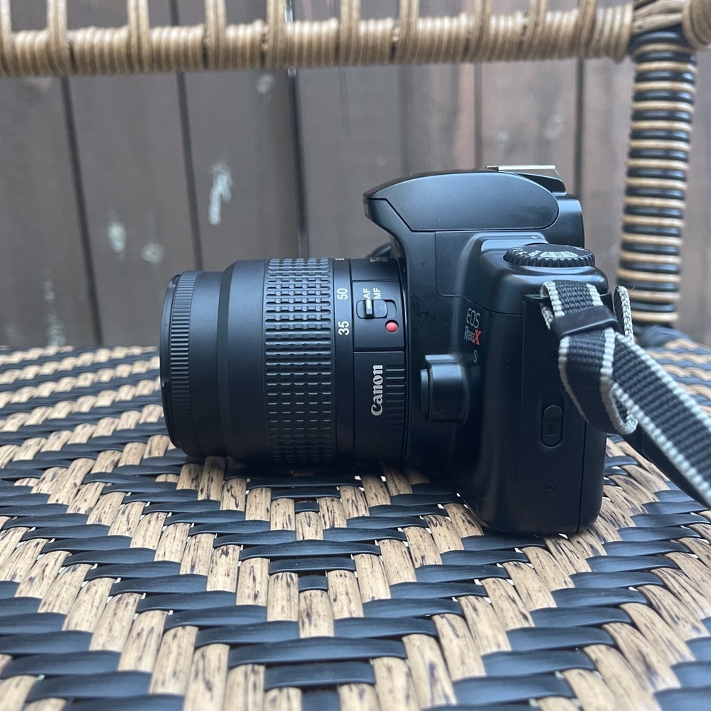 Canon EOS Rebel X S - Picture 4 of 7